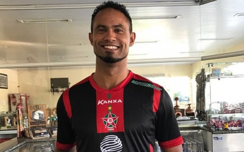 Após contratação de goleiro Bruno