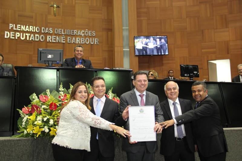 Marconi recebe título de cidadão matogrossense