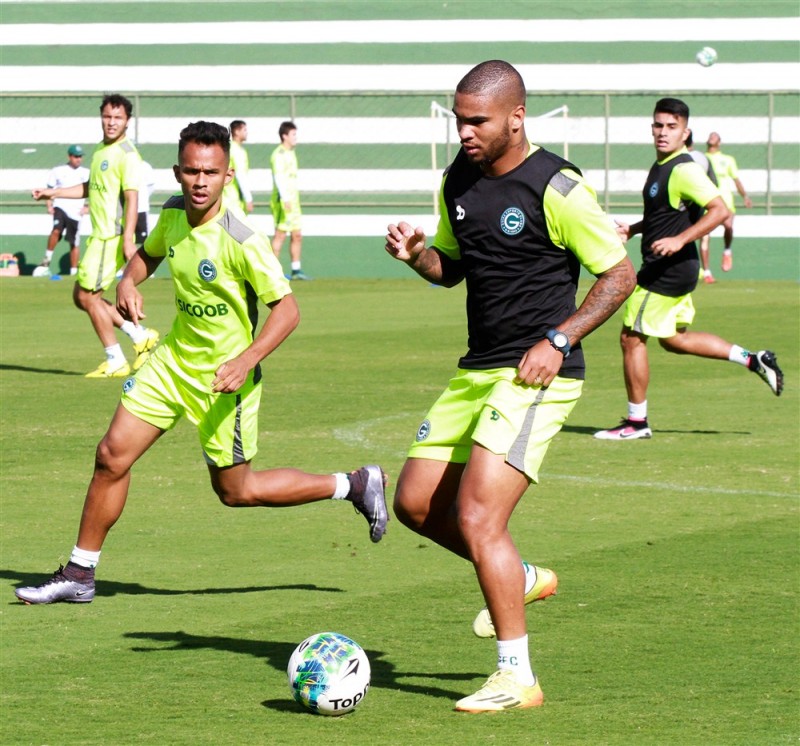 Goiás tenta subir degraus na Série B