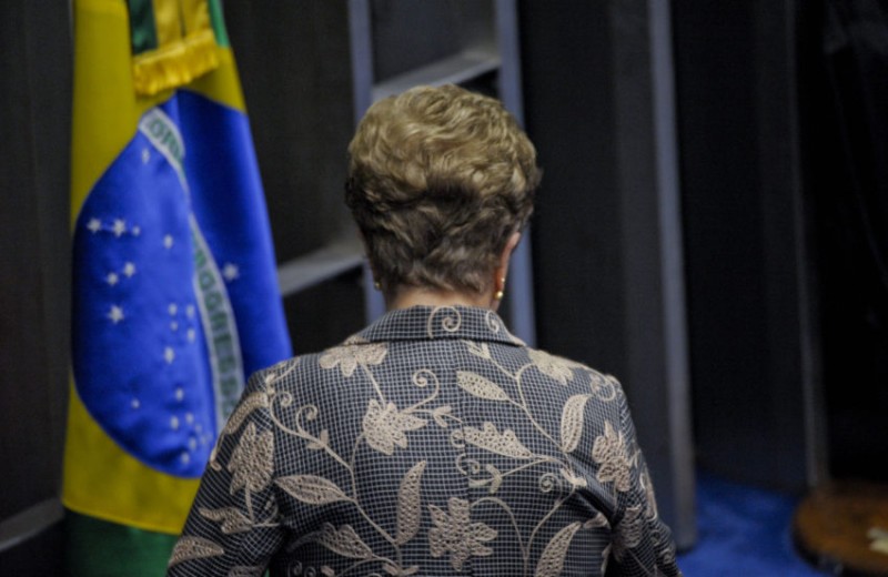 Dilma perde salário