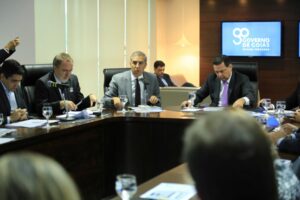 Zé Eliton destaca volume de obras do  Programa Goiás na Frente