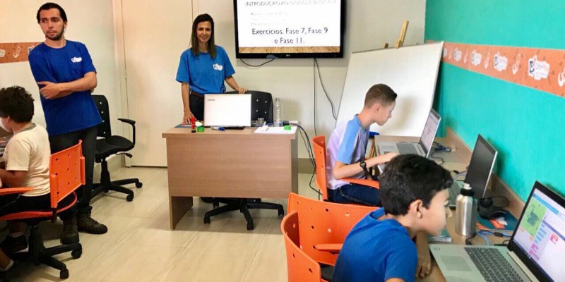 Crianças aprendem a criar games como metodologia de ensino