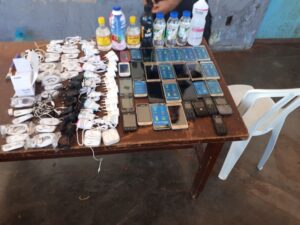 Agentes prisionais interceptam entrada de produtos ilegais em presídio