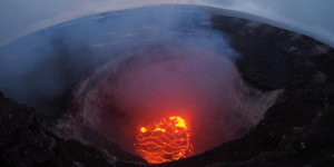 Erupção de vulcão deixa dezenas de casas destruídas no Hawaí