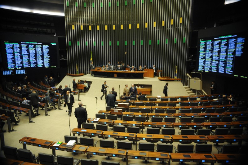 Suplentes assumem no lugar dos parlamentares que se elegeram prefeitos