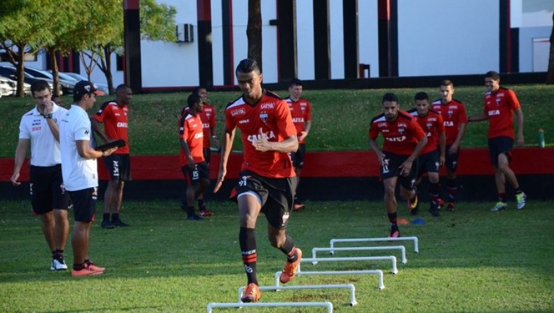 Atlético busca lugar na semifinal