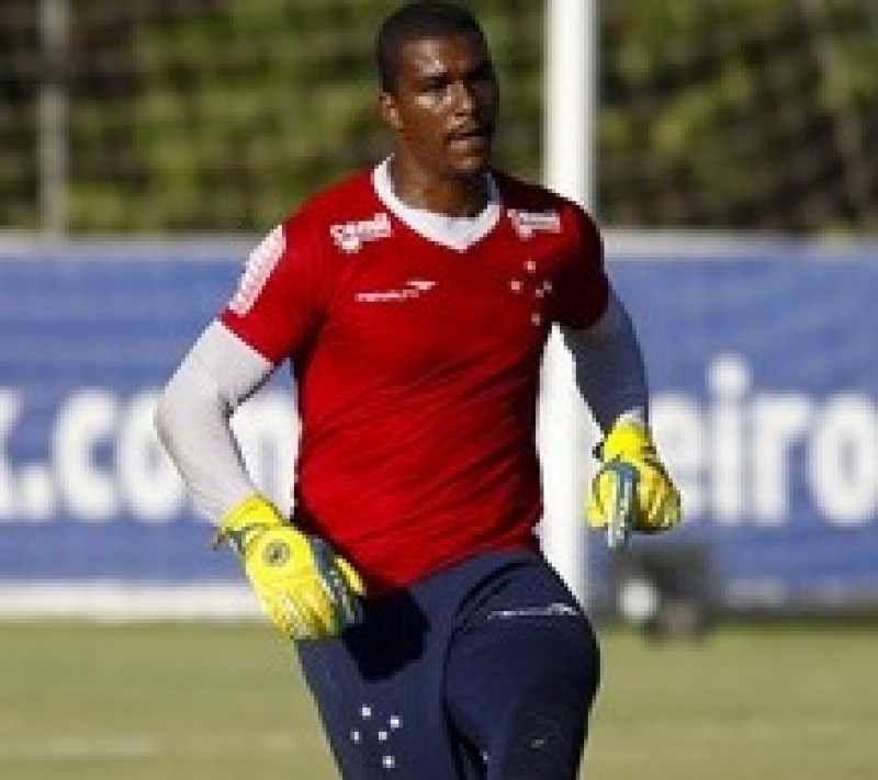 Vila Nova contrata mais um goleiro