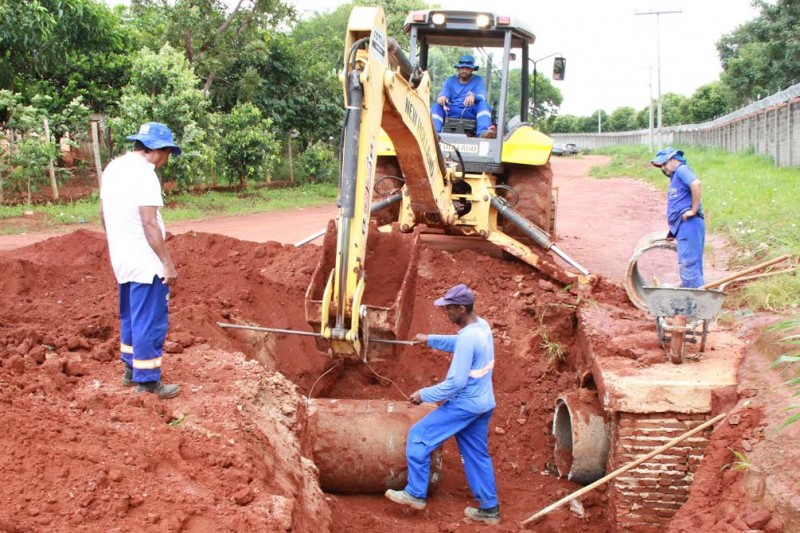 Avenida Pio Correia recebe obras de drenagem