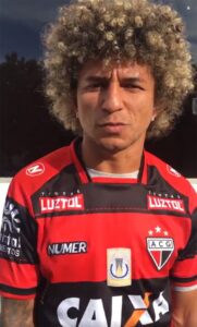 Atlético contrata mais um zagueiro