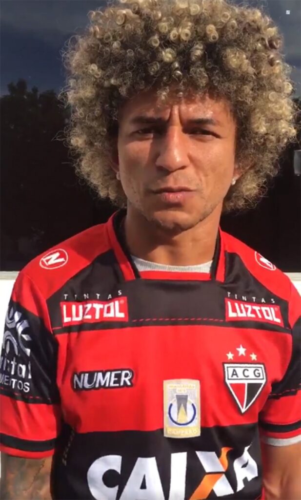 Atlético contrata mais um zagueiro