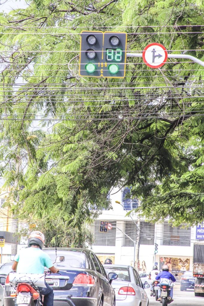 Semáforos de Goiânia devem perder sincronização