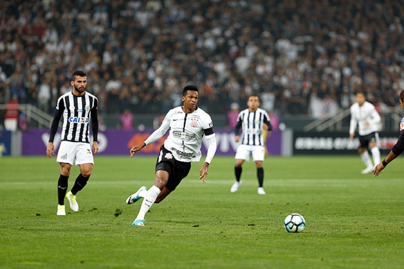 Corinthians defende  liderança em São Januário