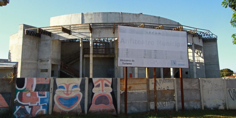 Construção do Anfiteatro de Aparecida segue parado