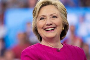 Hillary vence em cidades que já concluíram votação