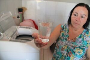 Água suja incomoda moradores de Aparecida