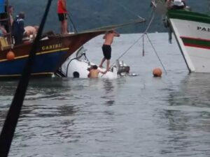 Marinha tenta recuperar destroços de avião que caiu em Paraty