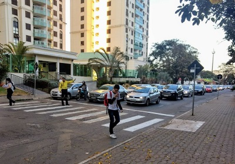 SMT realiza campanha 'Volta às Aulas' em unidades educacionais de Goiânia