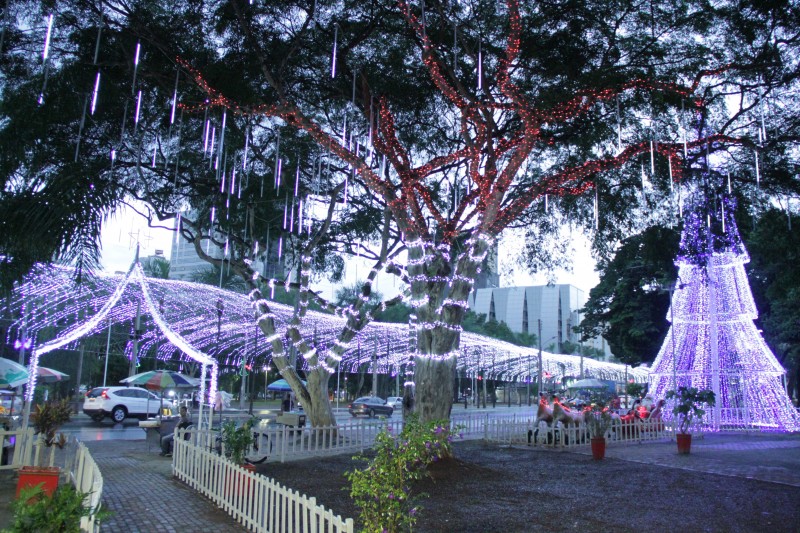 Praças recebem 100 mil pessoas