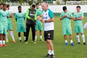 Goiás tem tempo para contratar técnico