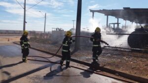 Corpo de Bombeiros é acionado para combater incêndio