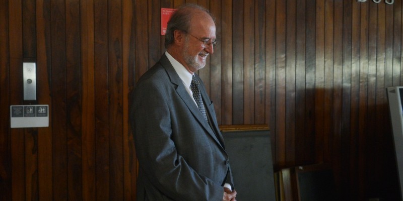 Azeredo se entrega  à polícia de Minas