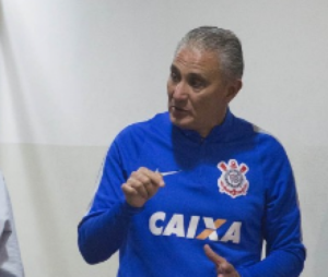 Tite planeja fazer testes em amistosos