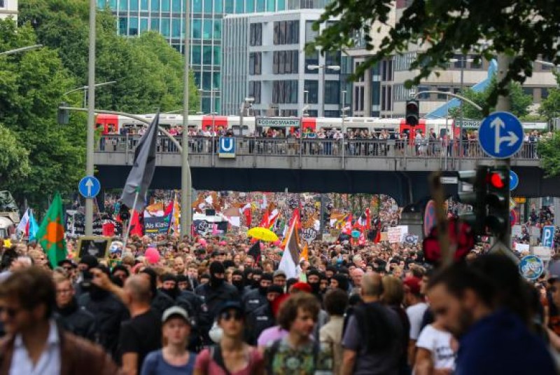 Mais de 20 mil pessoas protestam contra o G20 na Alemanha