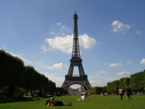 Torre Eiffel é fechada por greve de trabalhadores