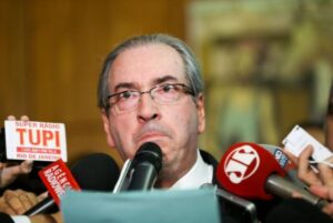 Eduardo Cunha presta depoimento hoje à tarde em Curitiba