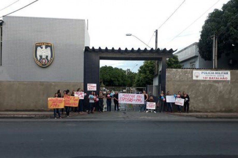 Familiares continuam em frente aos batalhões e PMs não voltam às ruas no ES