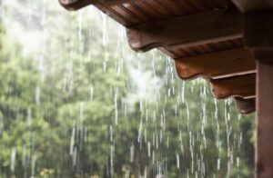 Duas casas são alagadas por causa de chuva em Aparecida de Goiânia