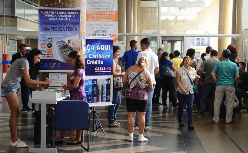 Agências da Caixa abrem neste sábado para saque do FGTS