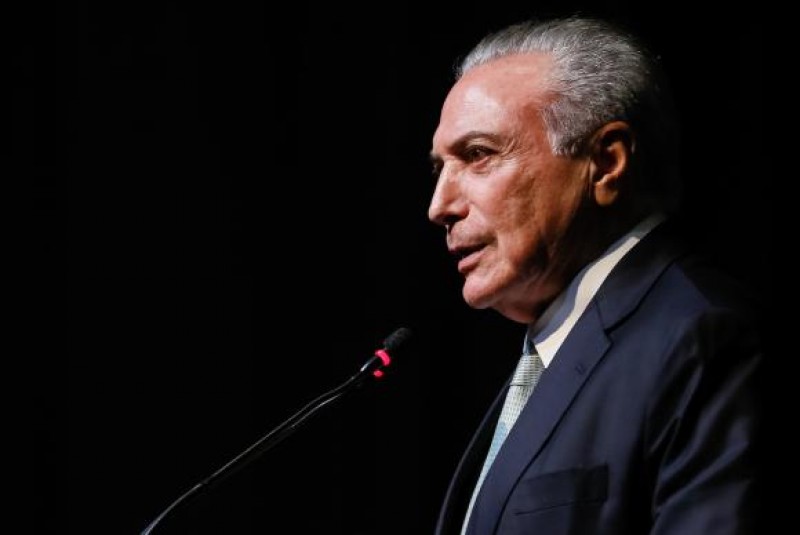 Temer diz que o governo não pode parar e sanciona leis que favorecem mulheres