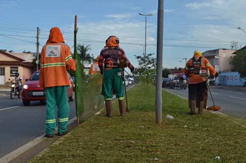 Entulhos dariam para encher um Serra Dourada