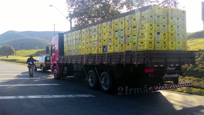 Carga de cerveja com nota fria é apreendida em Porangatu