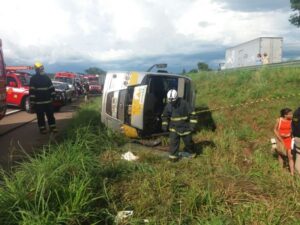 Grave acidente na GO-060 deixa 3 mortos e 14 feridos