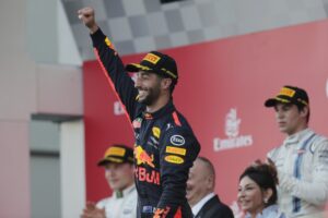 Ricciardo vence GP ‘maluco’