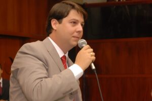 Deputado apresenta projeto de lei que reserva 20% dos cargos públicos para negro