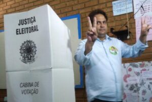 Roberto do Órion vira no segundo turno e vence em Anápolis com 51%