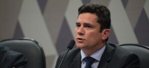 Moro cumpre decisão e remete ao Supremo investigação sobre Lula