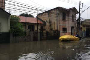 Sobe para 15 número de mortos em São Paulo por causa das chuvas