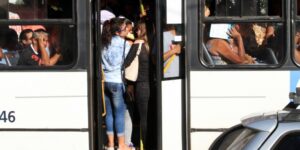 Circulação de ônibus adota planilha de férias