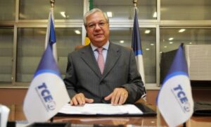 Presidente do TCE-RJ é levado para depor pela PF em operação ligada à Lava Jato