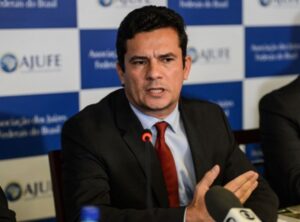 Tribunal rejeita pedido da defesa de Lula de suspeição do juiz Moro