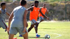 Flu perde jogo e invencibilidade