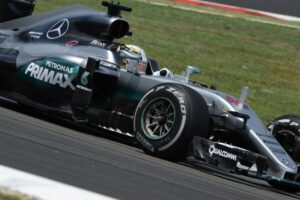 Hamilton só pensa em adiar título de Rosberg