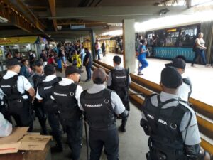 Retirada de ambulantes deve continuar