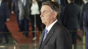 TSE dá 5 dias para Bolsonaro se manifestar sobre publicação que questiona resultado das eleições