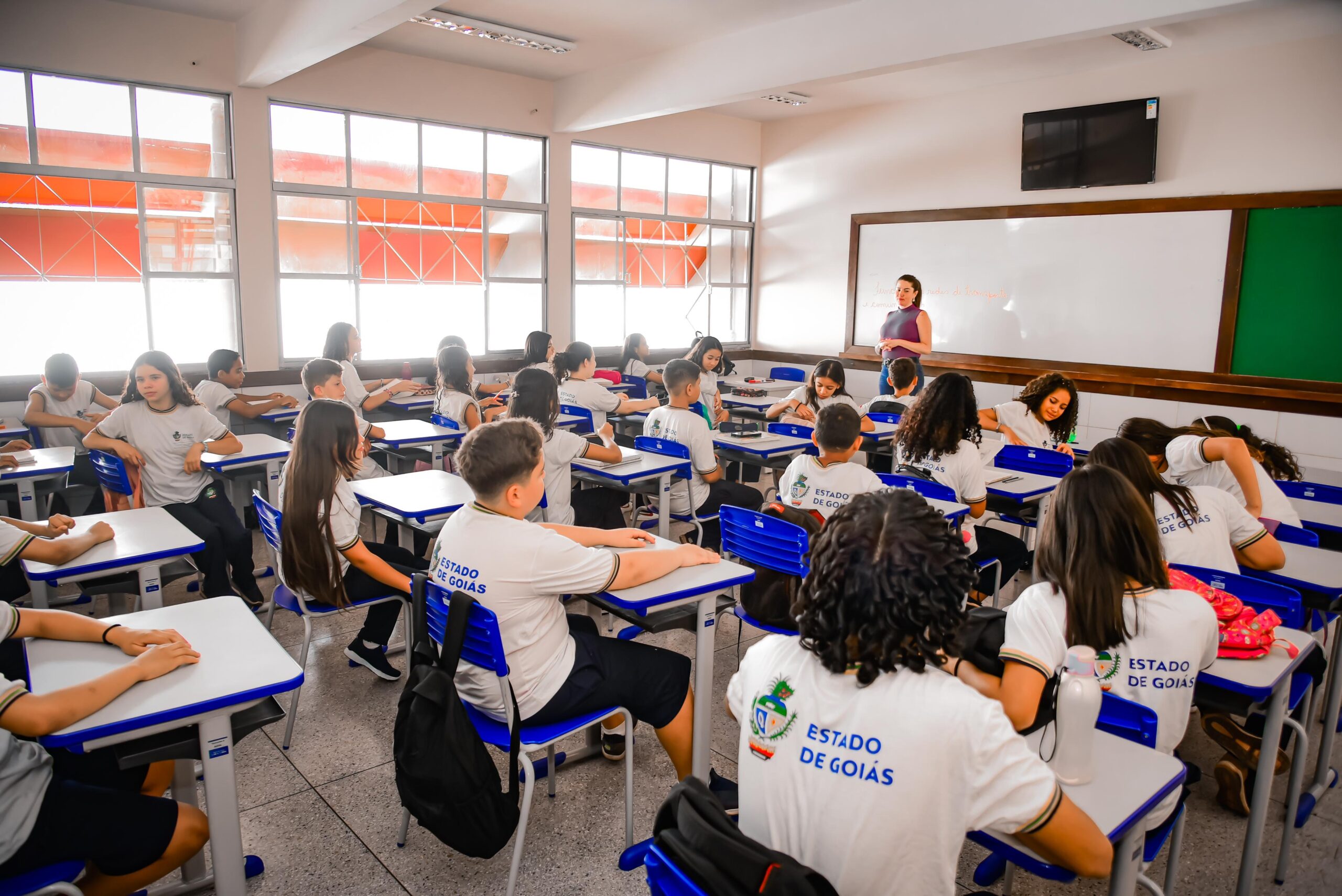 Com um investimento de R$ 6,1 milhões, nova escola possui 12 salas de aulas e laboratórios de informática e ciências