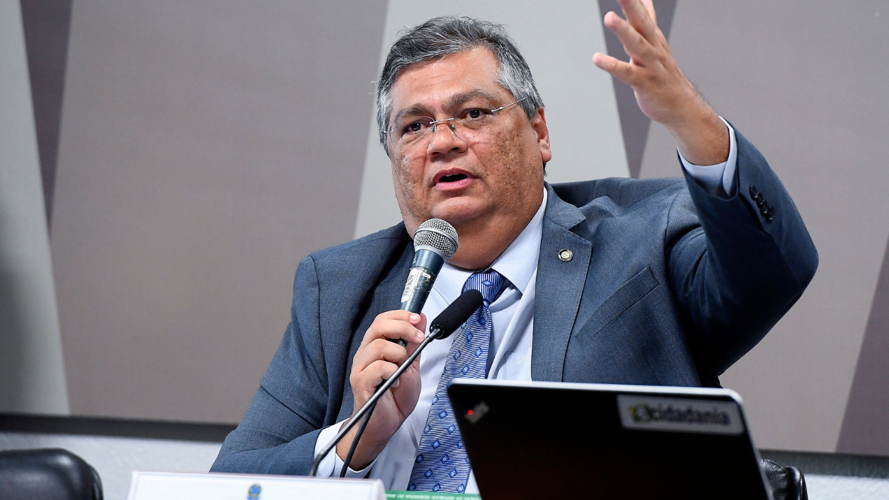 No Senado por 21 dias, Flávio Dino protocola sua primeira proposta  